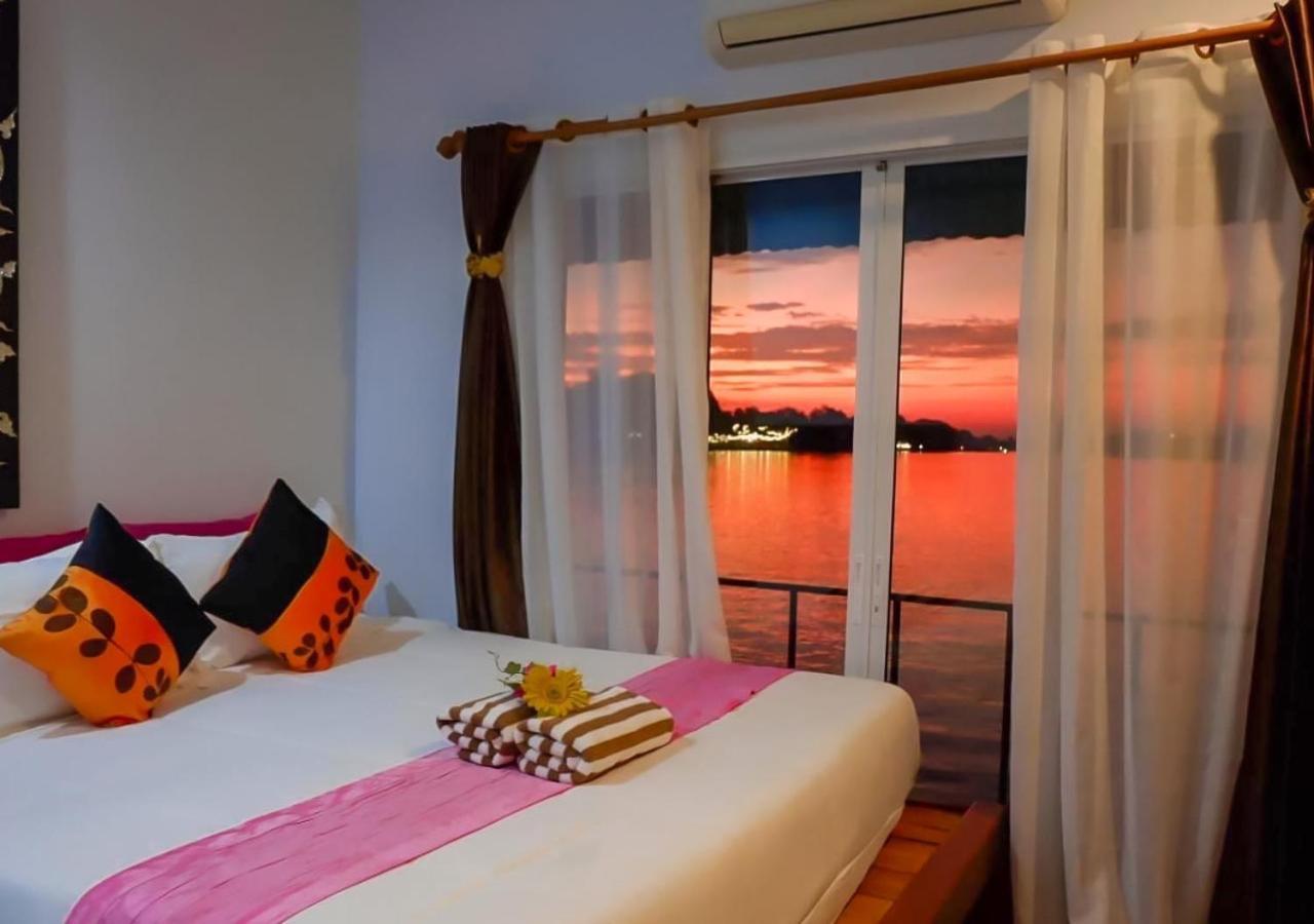 Hotel Tara Raft à Kanchanaburi Extérieur photo