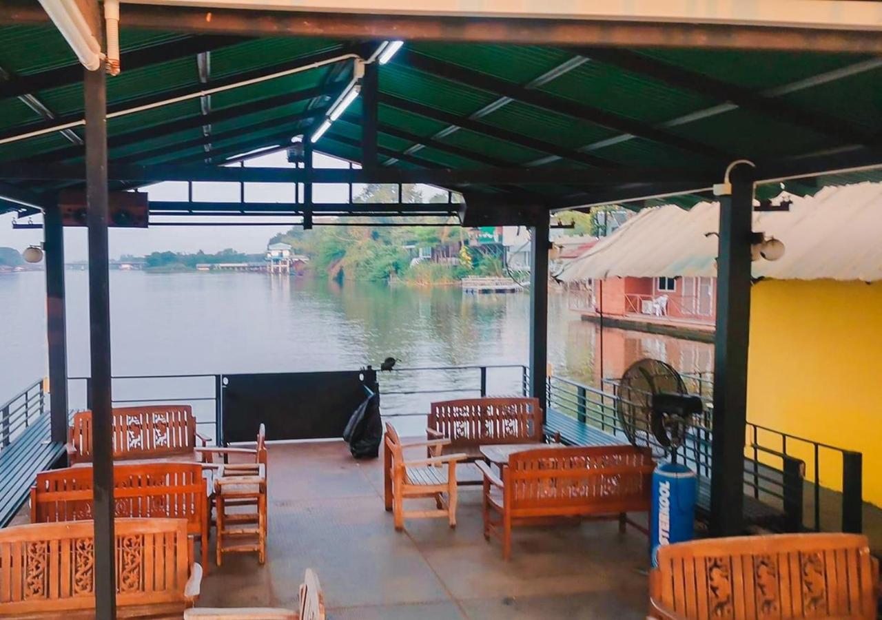 Hotel Tara Raft à Kanchanaburi Extérieur photo