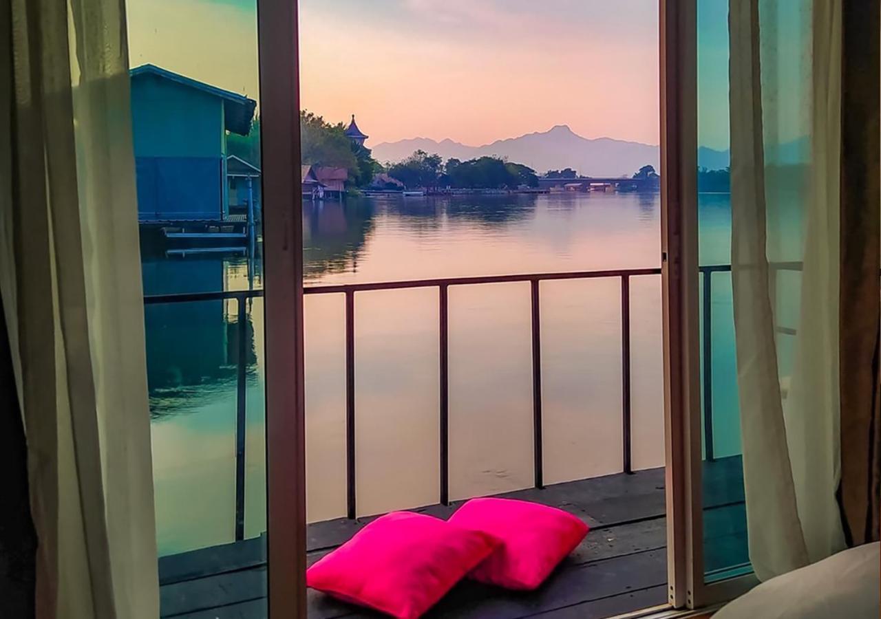 Hotel Tara Raft à Kanchanaburi Extérieur photo