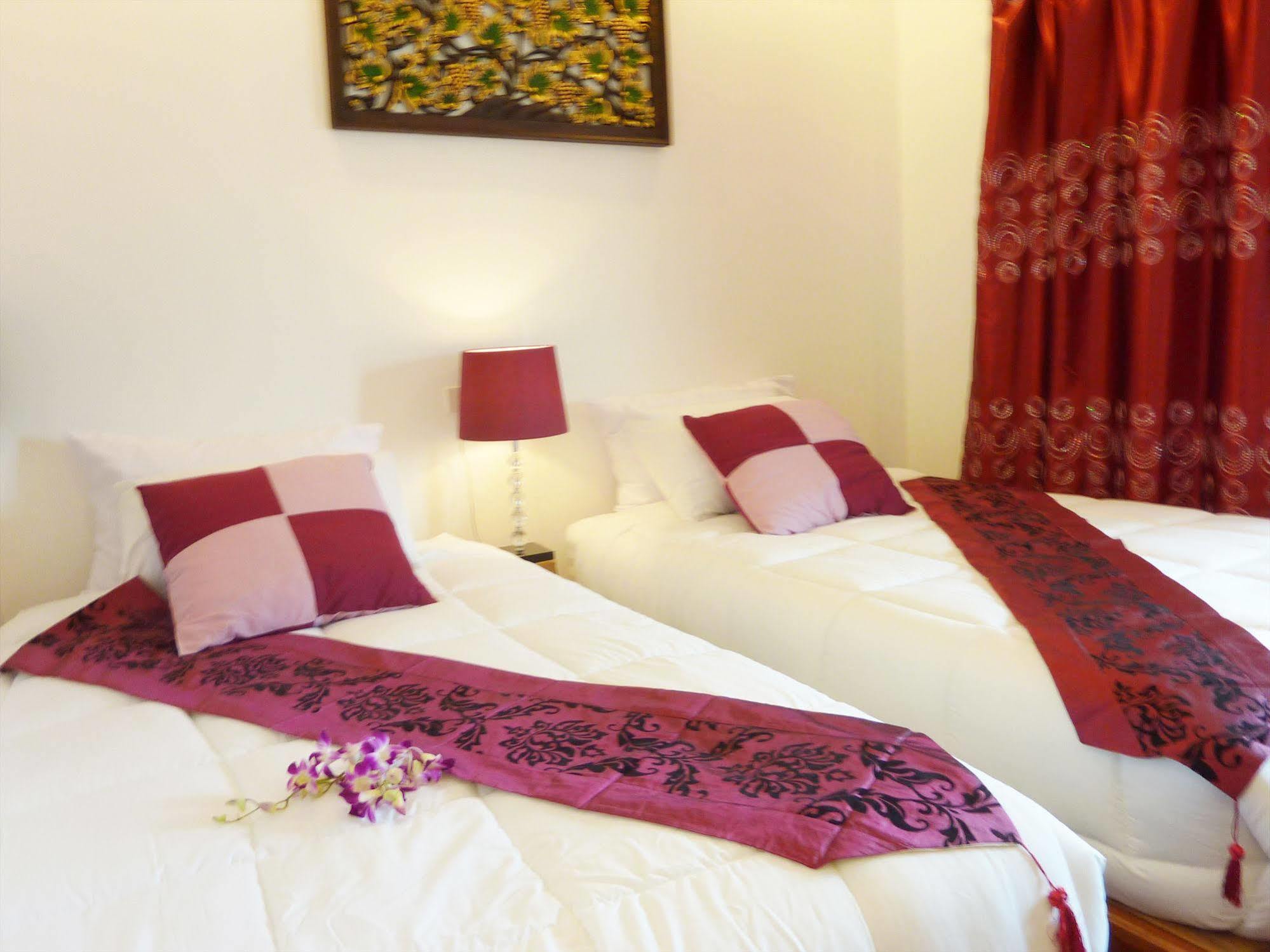 Hotel Tara Raft à Kanchanaburi Extérieur photo