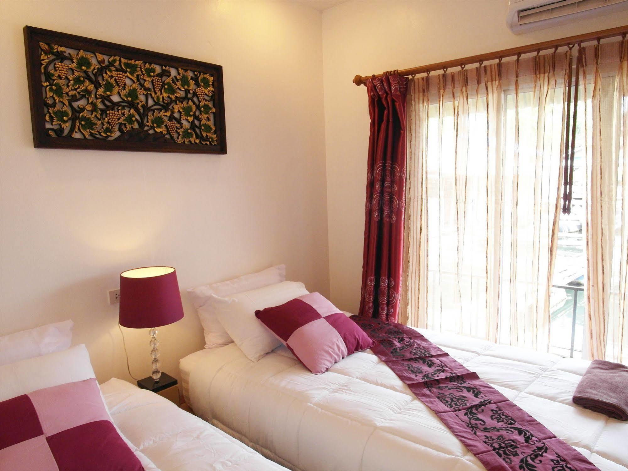 Hotel Tara Raft à Kanchanaburi Extérieur photo
