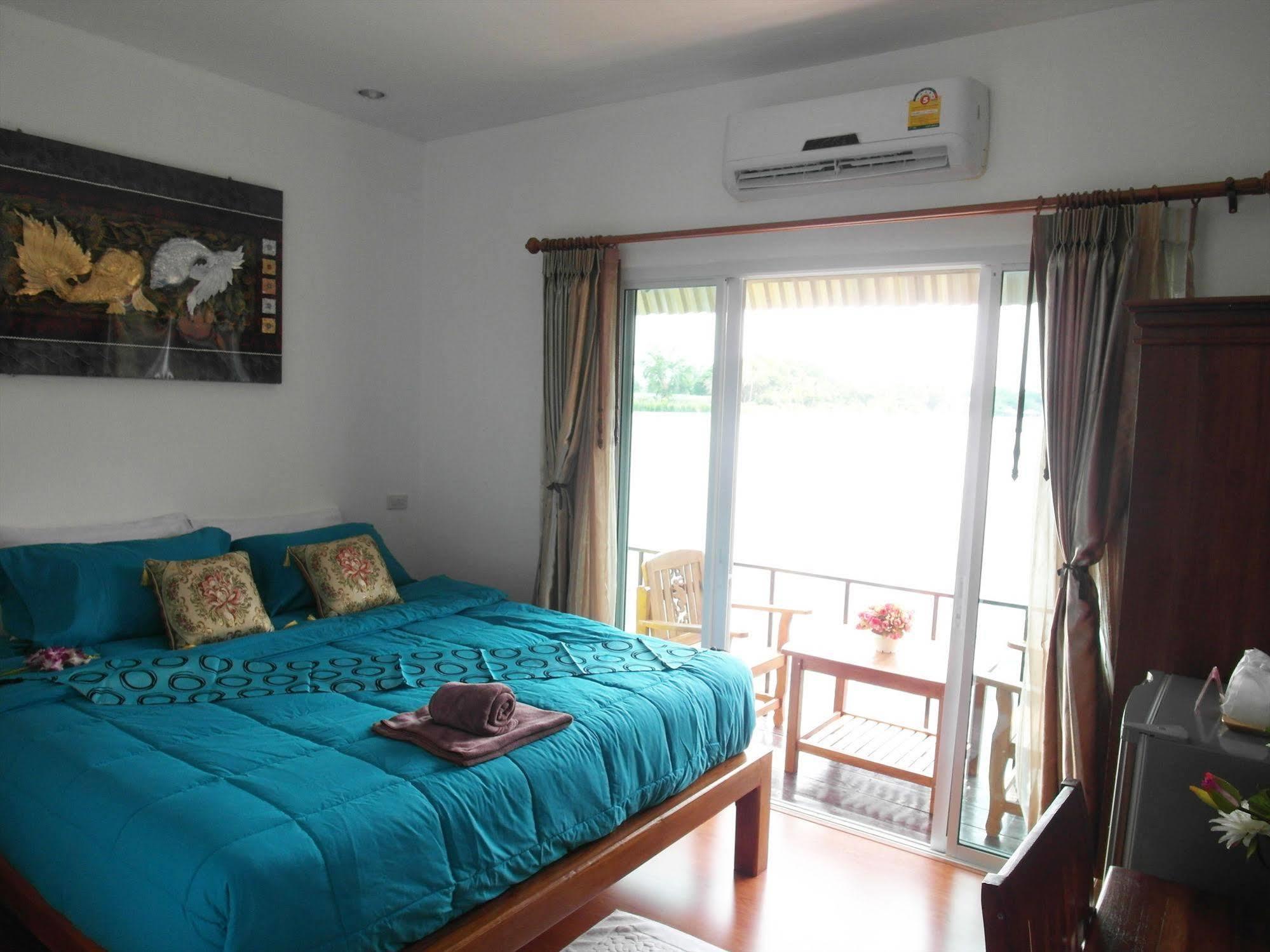 Hotel Tara Raft à Kanchanaburi Extérieur photo