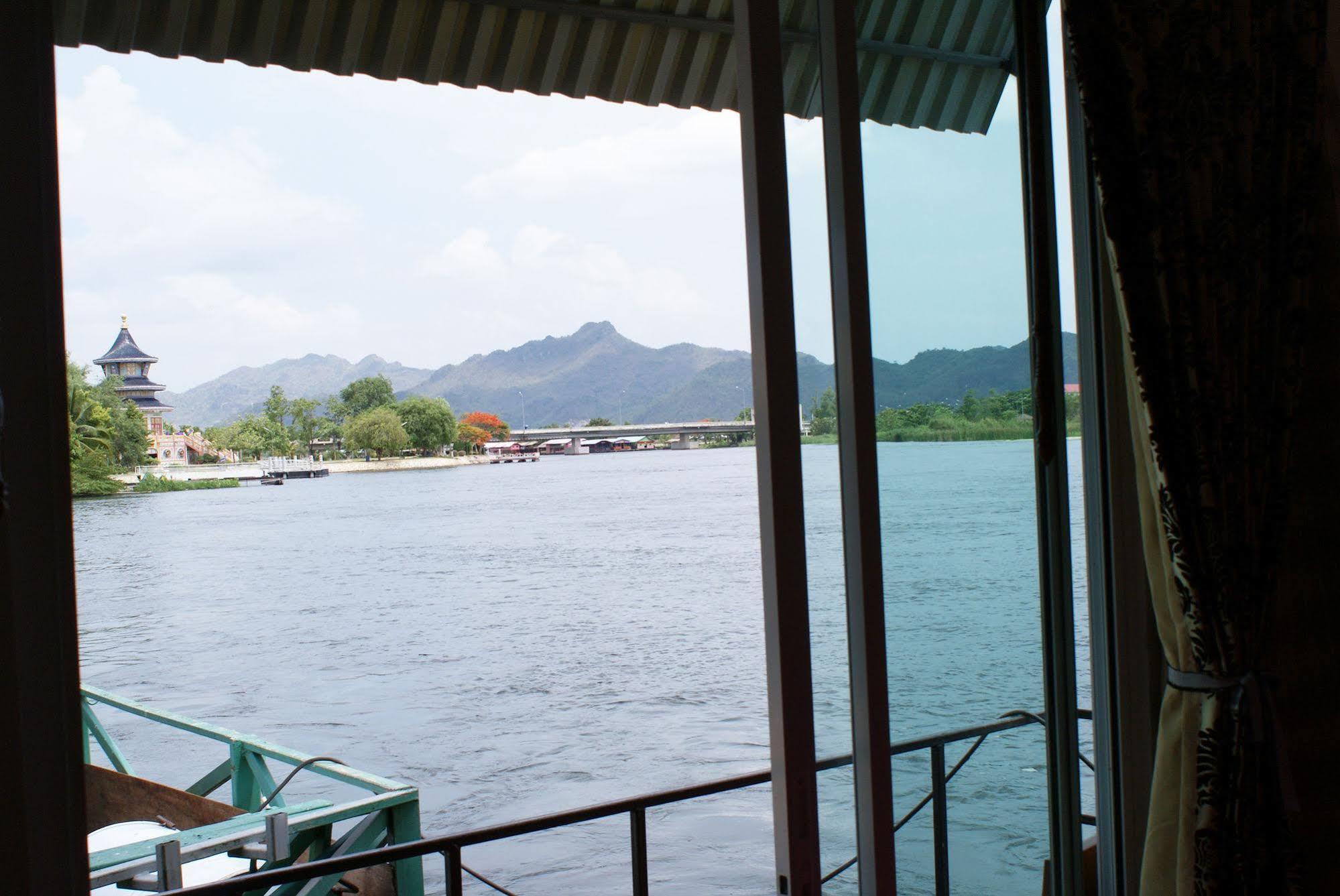 Hotel Tara Raft à Kanchanaburi Extérieur photo