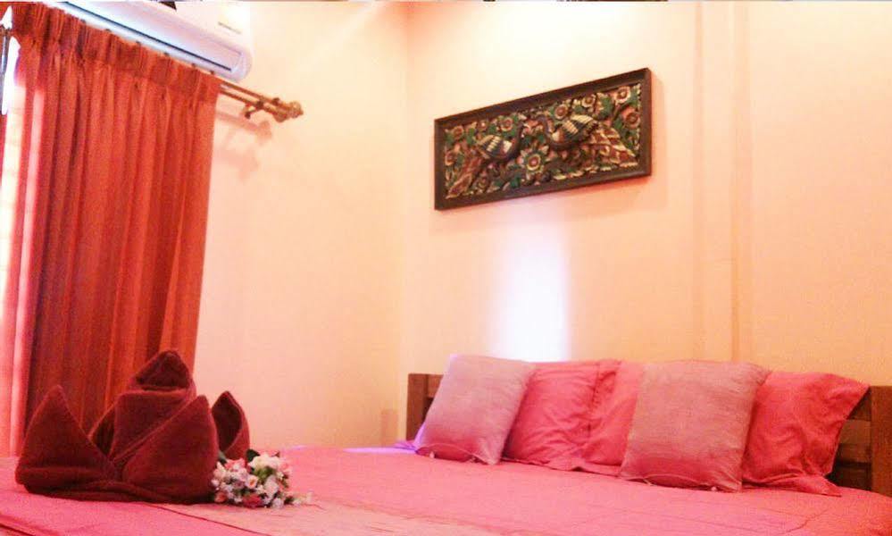 Hotel Tara Raft à Kanchanaburi Extérieur photo