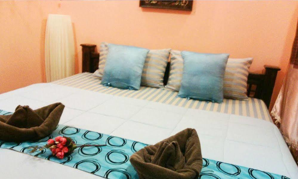 Hotel Tara Raft à Kanchanaburi Extérieur photo